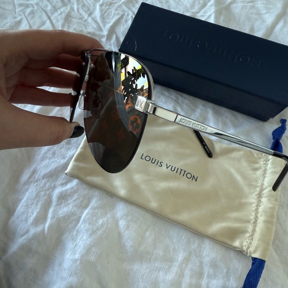 LOUIS VUITTON Rainbow Silveryone Metal Clockwise Monogram Sunglasses - Z1595W - Picture 7 of 9